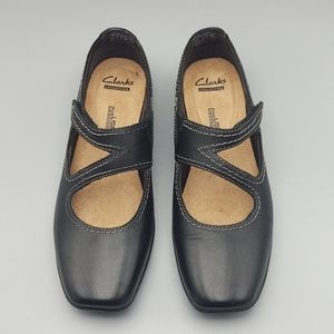 Clarks Mary Janes 9.5